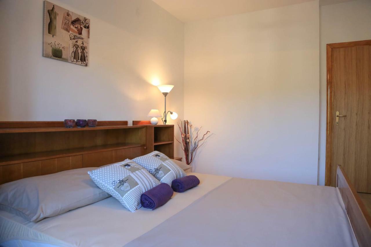 Marivo Guest House Molunat Exterior photo